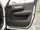 大変綺麗な車両ですのでドア内も状態良好です