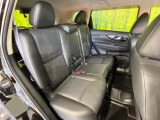 後部座席も気になるようなキズ・汚れやへたり等、大きなダメージはなく、良好な状態です。