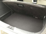 トランク部下にも大きなスペースがあり日ごろ使用しないものの整理に便利ですね!