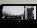 パノラミックビューモニター付きです。車両を上から見た様な映像を画面に表示。運転席からの目視だけでは見にくい、車両周辺の状況をリアルタイムでしっかり確認出来ます。