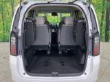 普段のお買い物や通勤、送迎等に十分な荷室スペースを確保しております。セカンドシートを倒すと、大きな荷物の積載も可能です♪