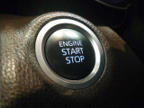 ワンプッシュで楽々エンジンスタート!キーを取り出さず、ドアノブに触れるだけでドアを施錠&解錠も可能です。