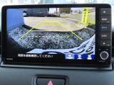 リアワイドカメラシステム!従来の視野に加えて、後方側方を約180&deg;まで見えるワイドビューと、後方を真上から見たような視野で駐車時などに便利なトップダウンビューの3つの視野があります!