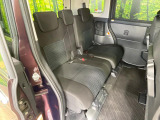 後部座席も気になるようなキズ・汚れやへたり等、大きなダメージはなく、良好な状態です。
