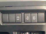 両側電動スライドドアのスイッチがあります。運転席に座ったままスライドドアの操作ができます。