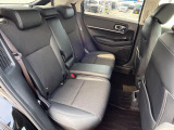 後部座席も気になるようなキズ・汚れやへたり等、大きなダメージはなく、良好な状態です。