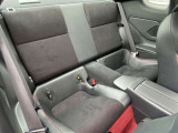 【後部座席】も当然、綺麗・清潔に仕上げております。内装の綺麗なお車は気持ちが良いですし、コンディションのいい車が多いです。これもオススメの1台です。