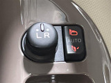 【電動格納ミラー】運転席のスイッチで、ドアミラーの開閉や角度の調整ができます。