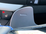 ■パドルシフト■ステアリングから手を離さずに、簡単にシフトチェンジ。マニュアル車感覚のシフトチェンジが愉しめます。
