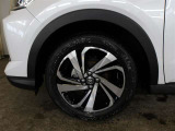 純正17インチアルミホイール装備です☆