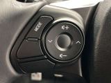 ステアリングスイッチ付き。前方から目を離すことなくオーディオ操作をすることが可能です。