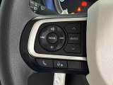 ナビゲーションやオーディオなどの操作がハンドルの手元でできるステアリングスイッチが付いてます