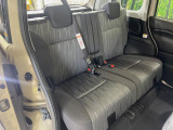 後部座席も気になるようなキズ・汚れやへたり等、大きなダメージはなく、良好な状態です。