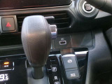 電動パーキングブレーキ装備!また、オートブレーキホールド機能もありますので、停車時ブレーキペダルから足を離してもブレーキ力を保持しているので動き出しません。(アクセルペダルを踏むと解除され発進します)
