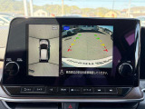 アラウンドビューモニターは4方のカメラで真上から車を見たようにモニターで確認ができる日産の自慢の装備です。是非実際の車で体感してみてください。