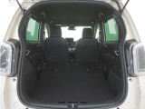 2列目を倒すことで、大変広いラゲッジスペースとなります。大きな荷物を積んだりと様々な用途にご利用いただけます。