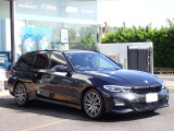 BMW在庫保有台数常時100台以上!ご来店の際はBMW本店(厚木市下荻野140-1)にご来店ください!弊社自慢の全天候型ショールーム!BMW在庫保有台数常時100台以上ございます!
