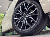 【18インチアルミホイール】外観にマッチしたアルミホイールを装着しております。各種アルミホイールや、スタッドレスタイヤも取扱いしております。是非ご相談ください♪