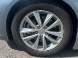 【純正ホイール】外観にマッチした純正アルミホイールを装着しております。