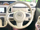 インテリアに合わせたデザインのステアリングは、運転される方のことも考え、運転しやすい形状、大きさです。是非一度、実際に触ってお確かめください。