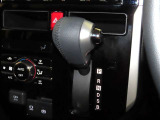 インパネシフトのオートマチックトランスミッションです。