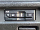 ETCももちろん搭載。いちいち料金所で停車する必要なんて当然ないです。スムーズにストレスなくドライブをお楽しみください。(※支払総額にセットアップ費用は含まれておりません。)