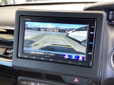 バックも安心のバックカメラ付いています。バックカメラがあると、いつでも安全にバックできますね。死角も減ります。