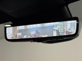 【デジタルインナーミラー】後方に設置されたカメラの映像がルームミラー型の液晶画面に送出されます。トランク内の荷物が満載でも、視界が妨げられることはありません。