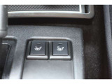 運転席と助手席にシートヒーターが付いています。