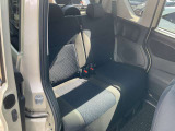 後部座席も当然、綺麗・清潔に仕上げております。内装の綺麗なお車は気持ちが良いですし、コンディションのいい車が多いです。前のユーザーが丁寧に使っていた証拠です。