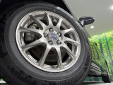 【15インチアルミホイール】外観にマッチしたアルミホイールを装着しております。各種アルミホイールや、スタッドレスタイヤも取扱いしております。是非ご相談ください♪