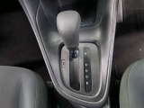 CVT(無段変速機)ならではのスムーズなシフト操作で、発進から加速までストレスフリー。街乗りでも高速走行でも、違和感なく自然なドライブが楽しめます