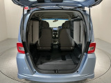 3列目シートを跳ね上げればラゲッジスペースを更に広く使えます。