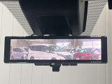 【インテリジェント ルームミラー】車両後方のカメラ映像をミラー面に映し出すので、車内の状況や、天候などに影響されずいつでもクリアな後方視界が得られます!