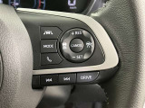 レーダークルーズコントロール(全車速追従機能付)付きです。車速に応じて追従支援してくれるので、ロングドライブも快適です。詳細は販売店スタッフまでおたずねください。
