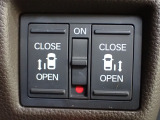 運転席からもスライドドアをボタン操作でスピーディーに開閉できます!またスマートキーでも操作できるので便利です。