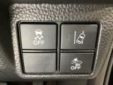 Hondaセンシング用の、VSA(ABS+TCS+横滑り抑制)解除と路外逸脱抑制機能のオンオフスイッチなどはハンドルの右側に装備しています。