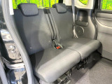 後部座席も気になるようなキズ・汚れやへたり等、大きなダメージはなく、良好な状態です。