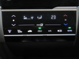 オートエアコンなので、スイッチひとつでオールシーズン快適に過ごすことができます。