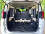 後席を格納すると、これだけの広さが!シーンに合わせたシートアレンジで、大きな荷物も積むことが出来ます♪