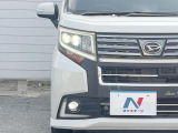 【LEDヘッドライト】悪天候や夜間走行時も良好な視界を確保し安心して運転できる高輝度LEDヘッドライトを装備!点灯速度が早く、消費電力も抑えられています。