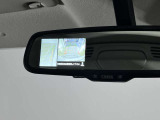バックミラーにサイドカメラの表示も可能です!