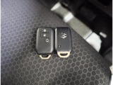リモコンキーを取り出さなくてもエンジンのON/OFFやドアの開錠・施錠がスイッチ一つで行えるスマートキーです♪