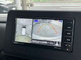 空から見たような映像で駐車ができるアラウンドビューモニター。ひと目でわかるセンサーに前後の衝突被害軽減ブレーキ付き。