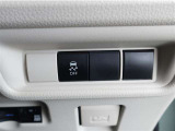 トラクションコントロールとは、すべりやすい路面での発進時や加速時にタイヤの空転を抑え、駆動力確保に貢献する機能です。詳細は販売店スタッフまでおたずねください。