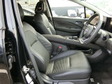 クッション性能が高く、程よく体をホールドしてくれるフロントシートなので、ゆったりとした運転を楽しんで頂けます。