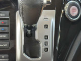 シンプルで操作しやすいシフトレバーです。インパネ中央に設置されているので足元広々!!