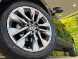 【純正19インチアルミホイール】外観にマッチした純正アルミホイールを装着しております。各種社外アルミホイールや、スタッドレスタイヤも取扱いしております。是非ご相談ください♪