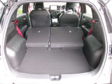 ラゲッジルームです。後席を倒せば大きな荷物も積み込み可能です☆