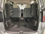 3列目シートを跳ね上げればラゲッジスペースを更に広く使えます。